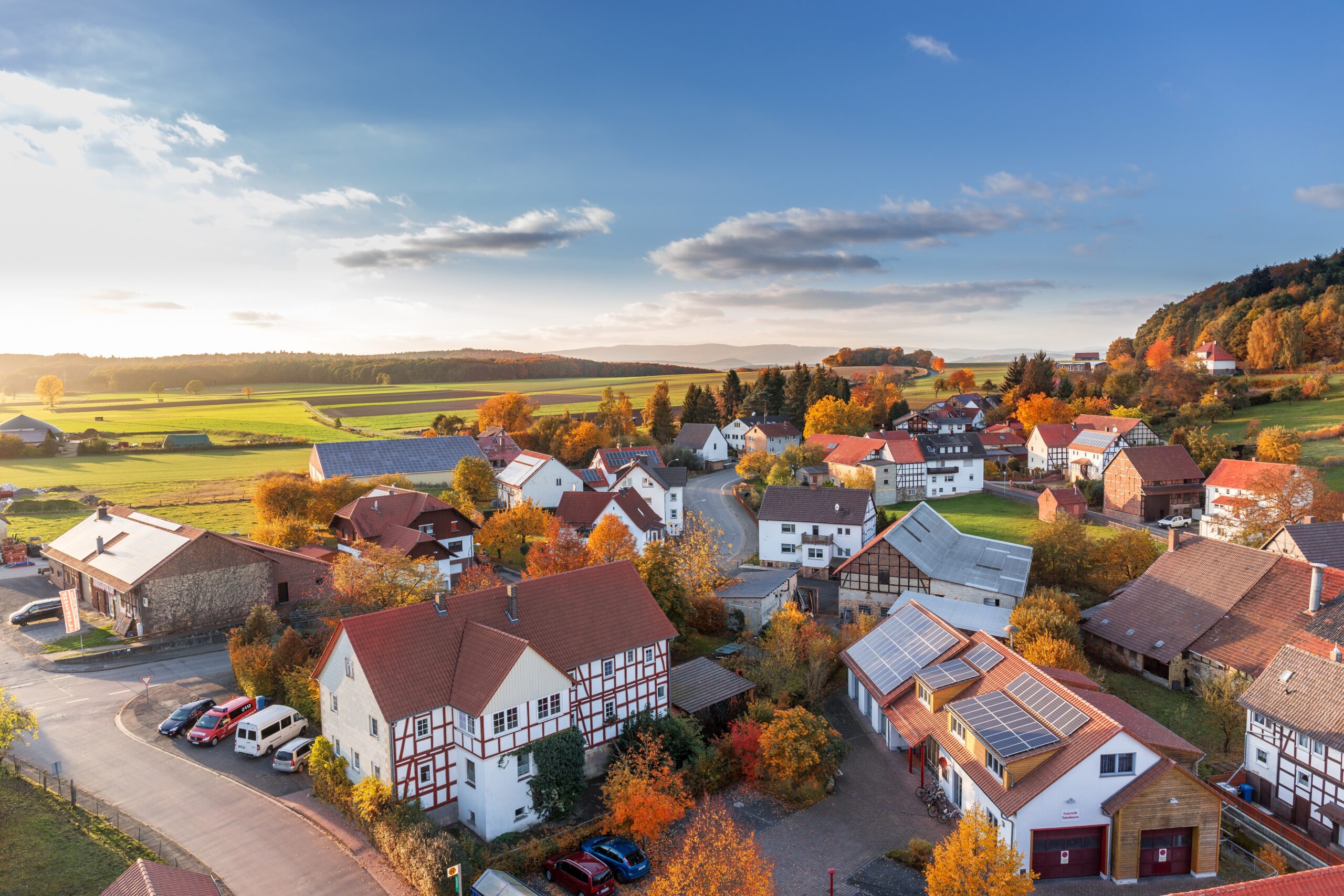aerial-view-architecture-autumn-cars-280221 aerial-view-architecture-autumn-cars-280221